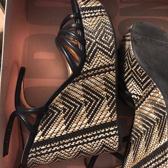 BCBG Black and Tan Wedge - Picture 4 of 4